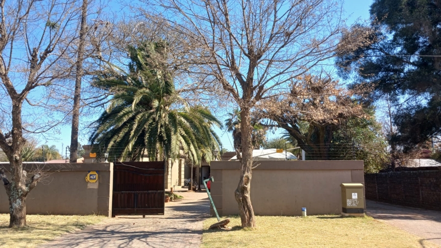 9 Bedroom Property for Sale in Olifantsfontein Gauteng
