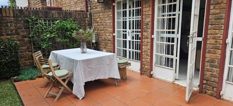 To Let 2 Bedroom Property for Rent in Waterkloof Gauteng