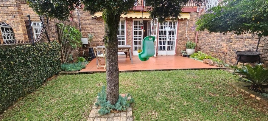 To Let 2 Bedroom Property for Rent in Waterkloof Gauteng