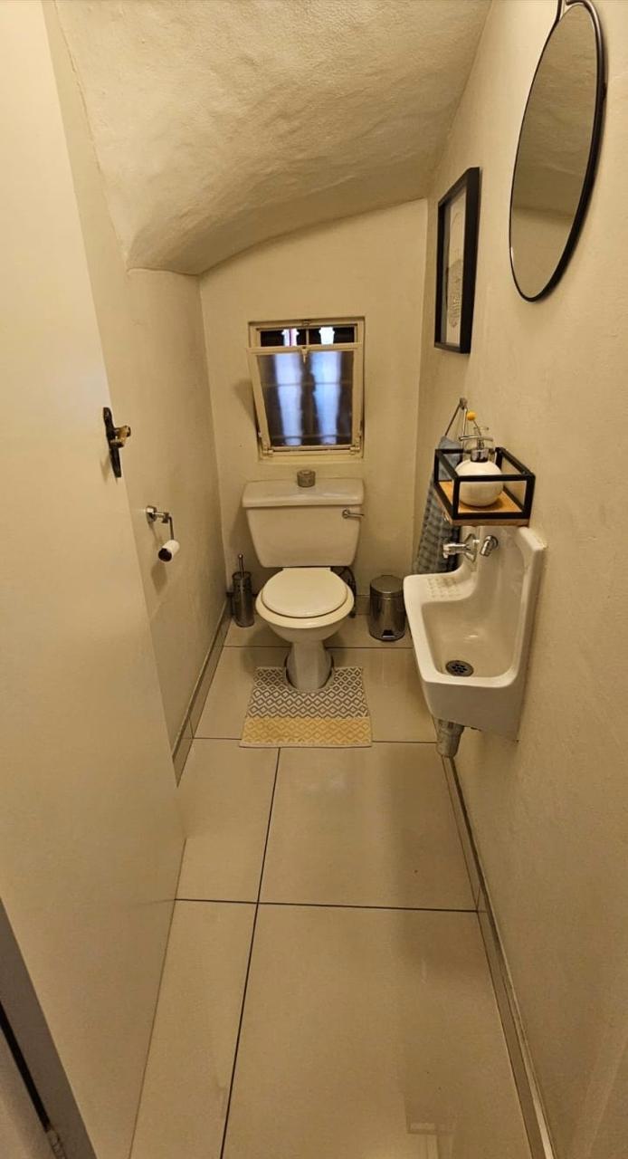 To Let 2 Bedroom Property for Rent in Waterkloof Gauteng