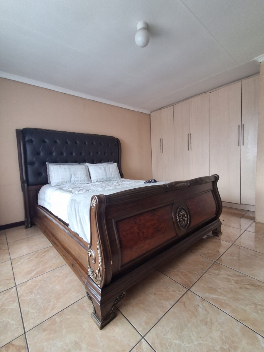3 Bedroom Property for Sale in Unitas Park Gauteng