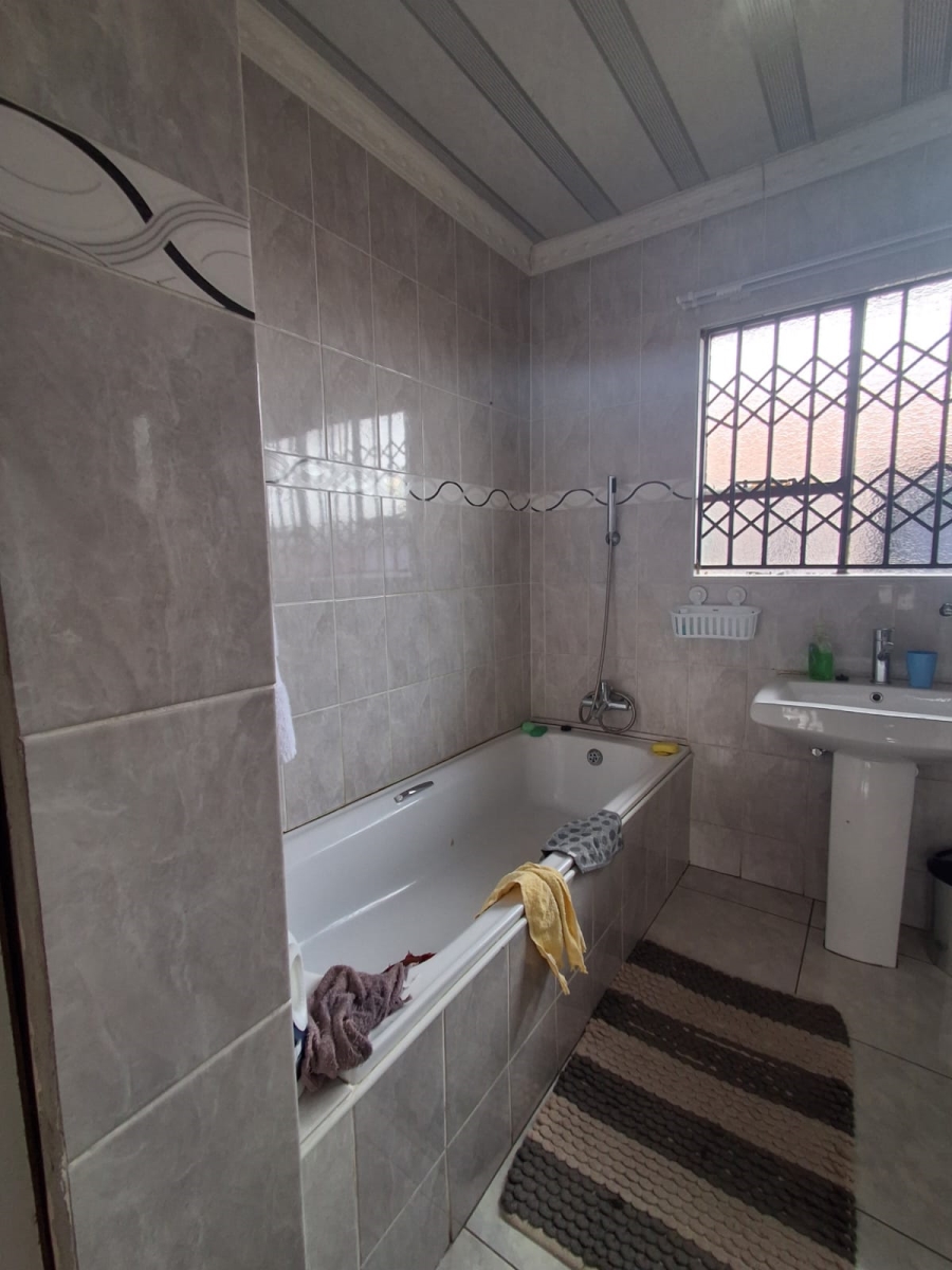 3 Bedroom Property for Sale in Unitas Park Gauteng