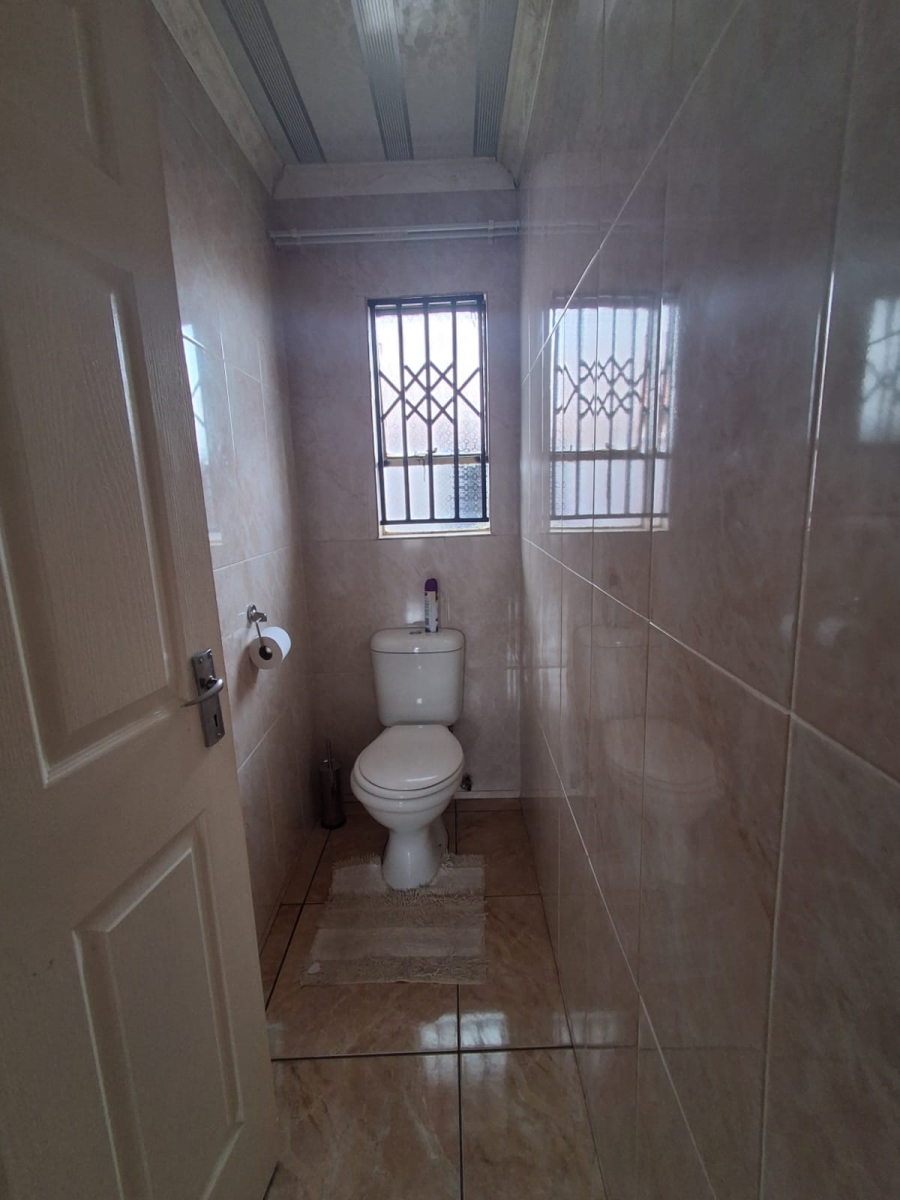 3 Bedroom Property for Sale in Unitas Park Gauteng