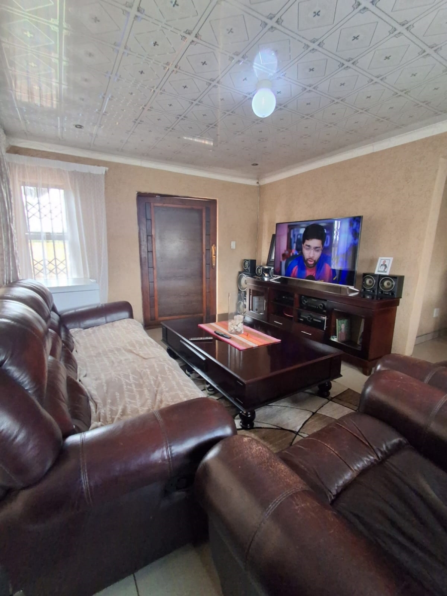 3 Bedroom Property for Sale in Unitas Park Gauteng