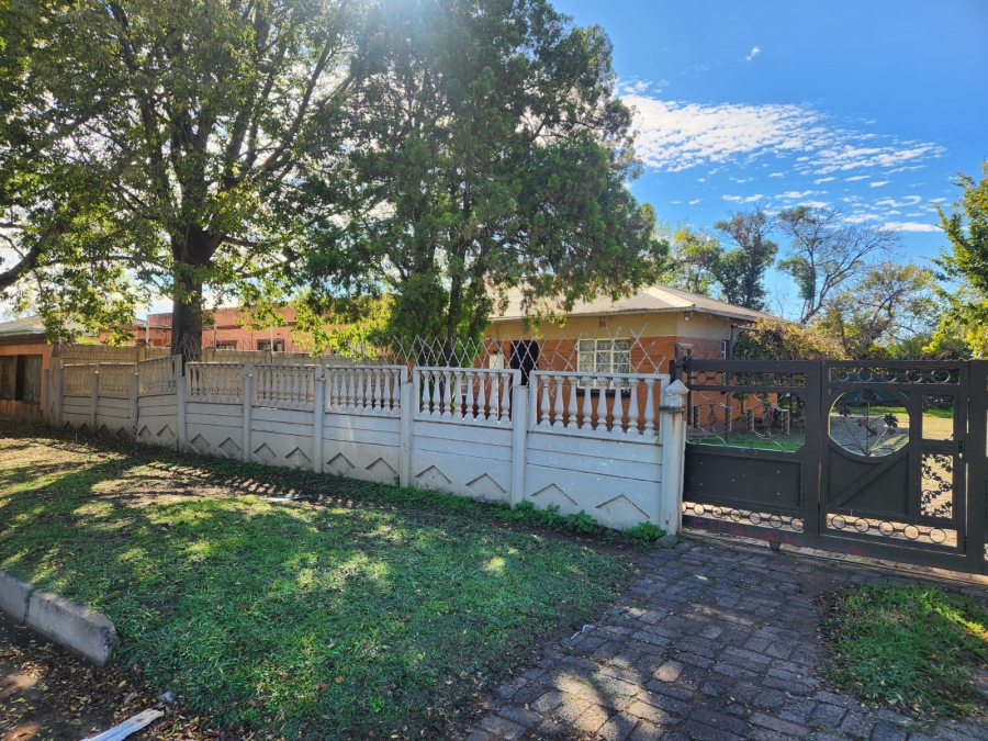 2 Bedroom Property for Sale in Leeuhof Gauteng