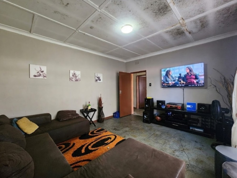 2 Bedroom Property for Sale in Leeuhof Gauteng