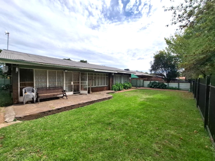 4 Bedroom Property for Sale in Vanderbijlpark CW 5 Gauteng