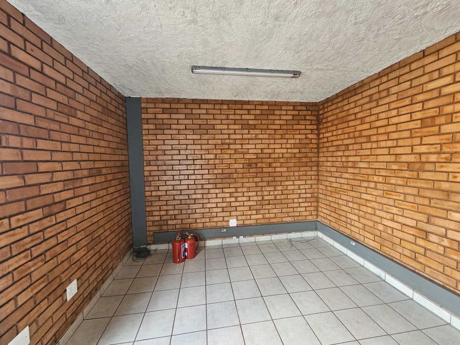 To Let Commercial Property for Rent in Hennops Park Industrial Gauteng