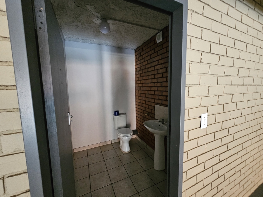 To Let Commercial Property for Rent in Hennops Park Industrial Gauteng