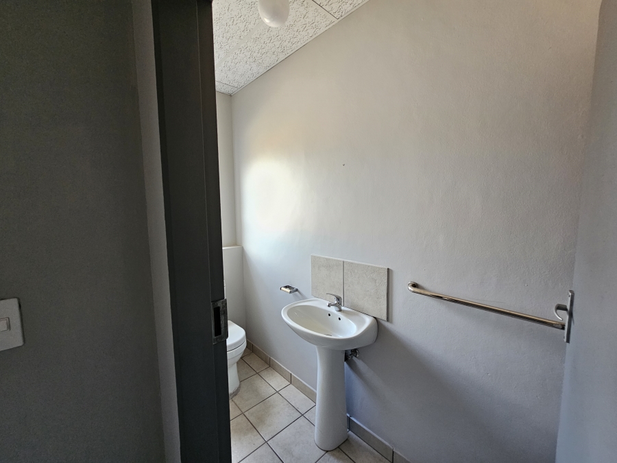 To Let Commercial Property for Rent in Hennops Park Industrial Gauteng