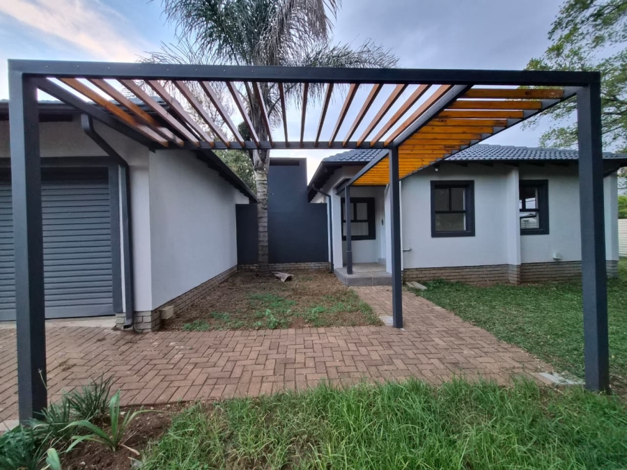 4 Bedroom Property for Sale in Rooihuiskraal North Gauteng