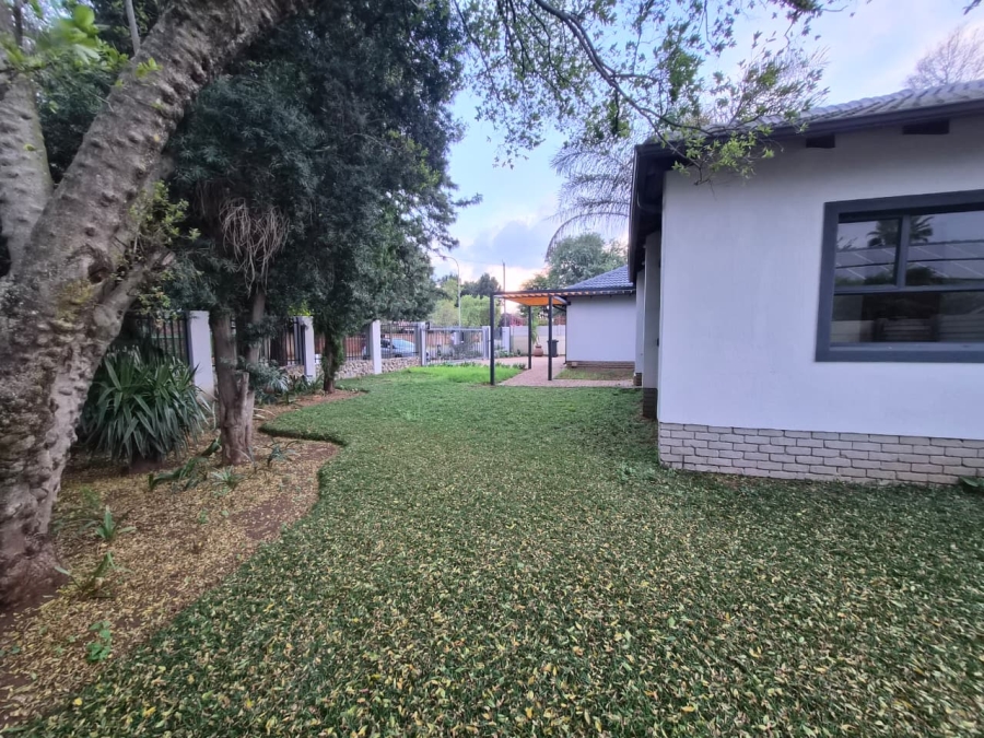 4 Bedroom Property for Sale in Rooihuiskraal North Gauteng