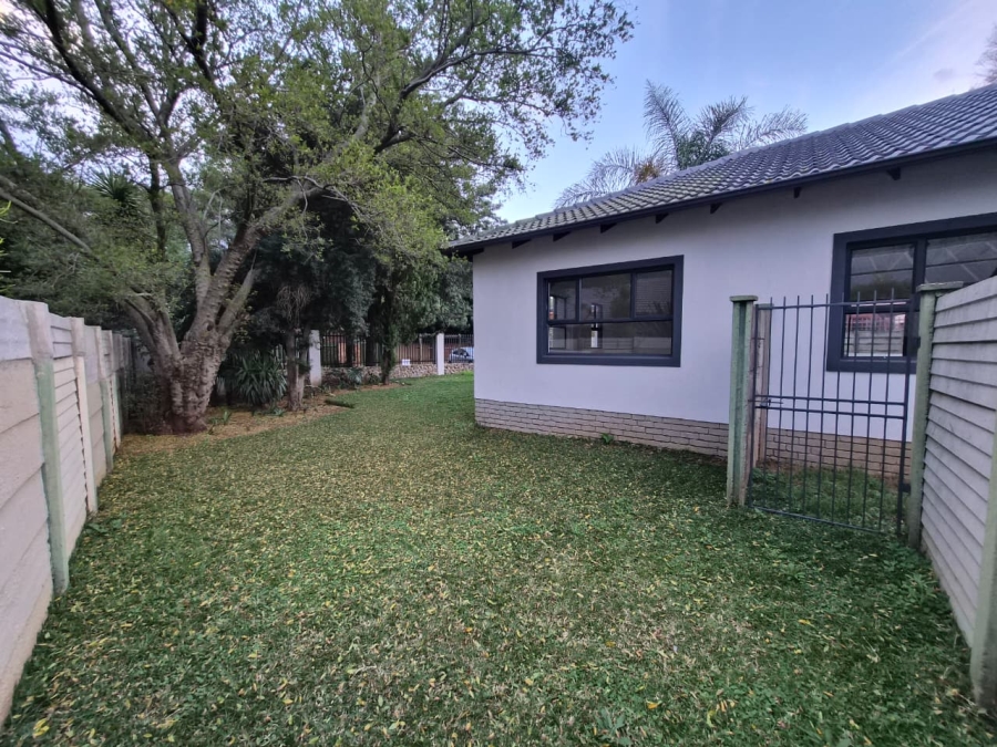 4 Bedroom Property for Sale in Rooihuiskraal North Gauteng