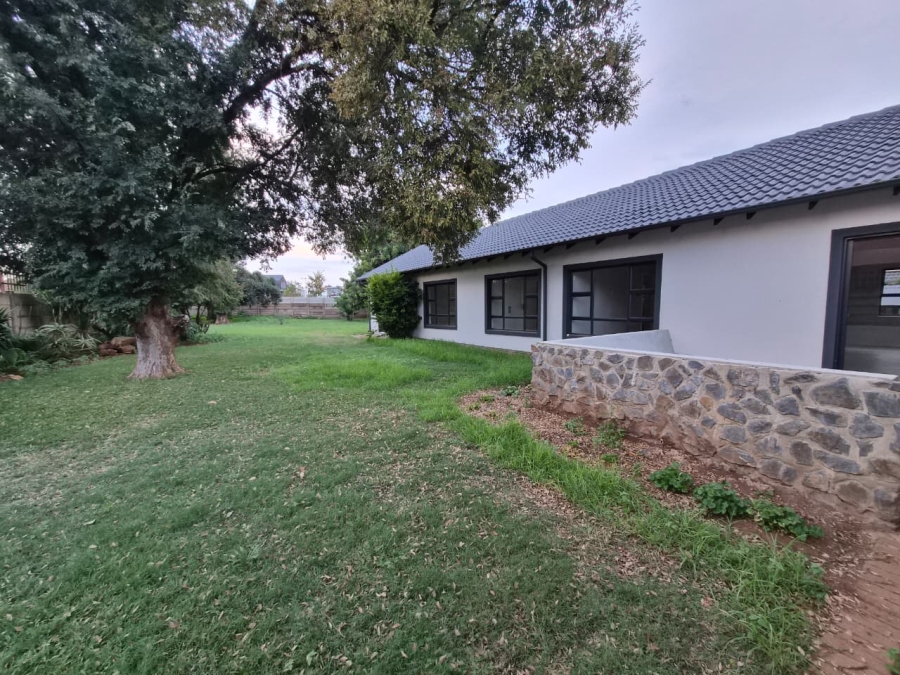 4 Bedroom Property for Sale in Rooihuiskraal North Gauteng