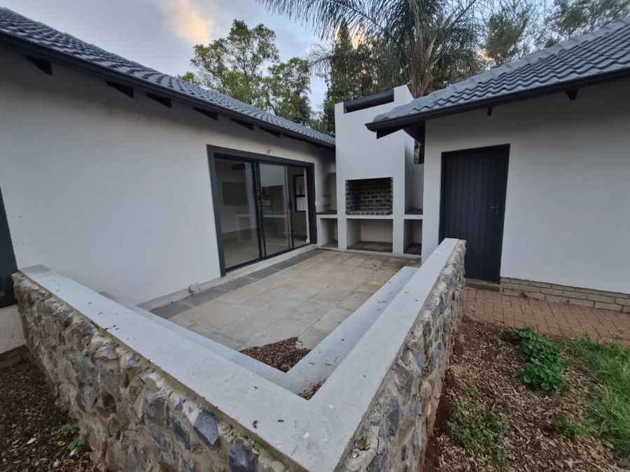 4 Bedroom Property for Sale in Rooihuiskraal North Gauteng