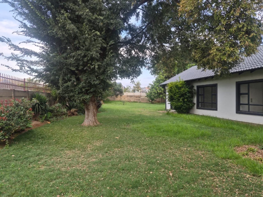 4 Bedroom Property for Sale in Rooihuiskraal North Gauteng