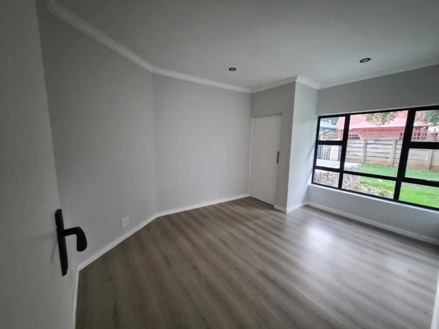 4 Bedroom Property for Sale in Rooihuiskraal North Gauteng