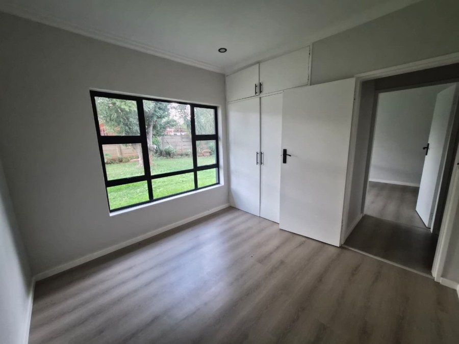 4 Bedroom Property for Sale in Rooihuiskraal North Gauteng