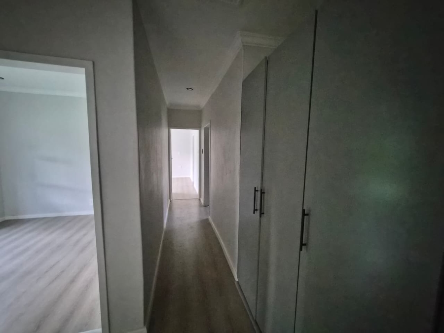 4 Bedroom Property for Sale in Rooihuiskraal North Gauteng