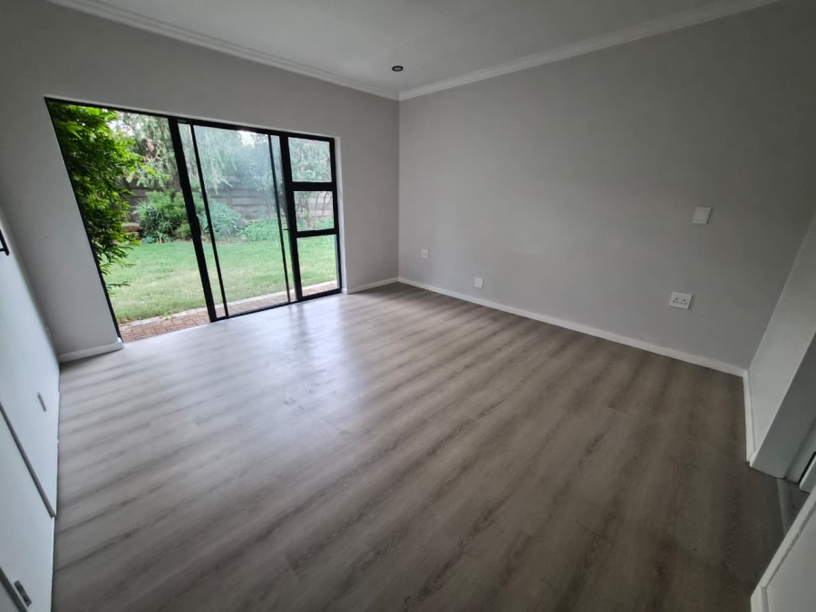 4 Bedroom Property for Sale in Rooihuiskraal North Gauteng