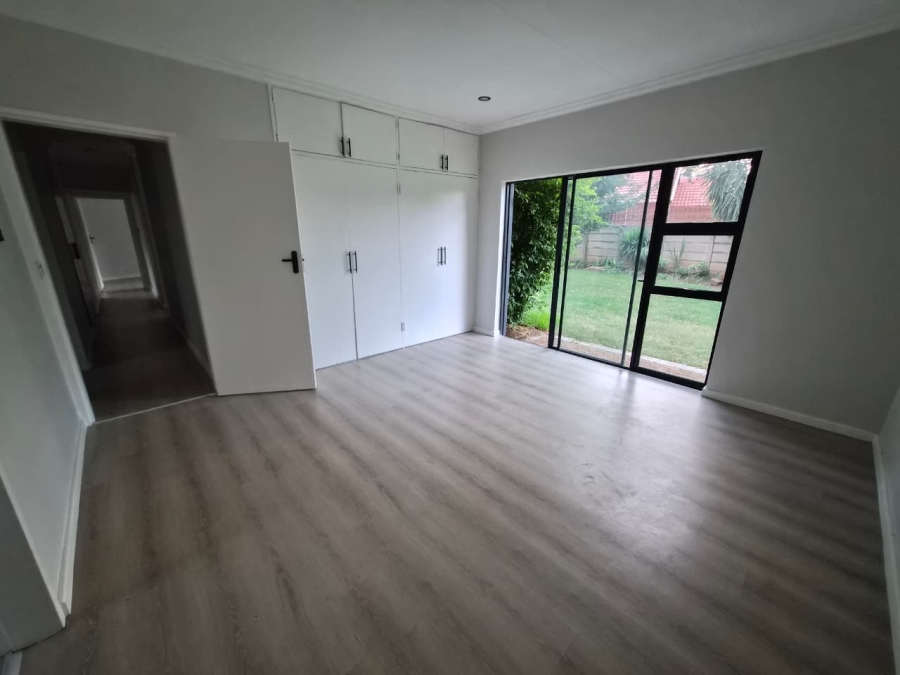 4 Bedroom Property for Sale in Rooihuiskraal North Gauteng
