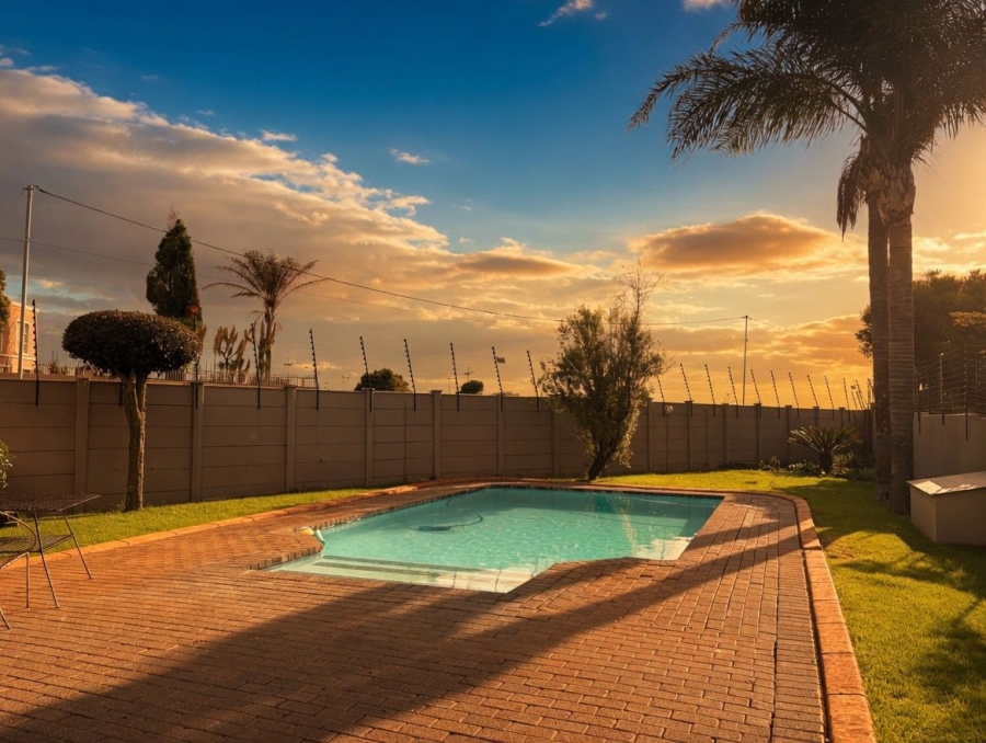 2 Bedroom Property for Sale in Radiokop Gauteng