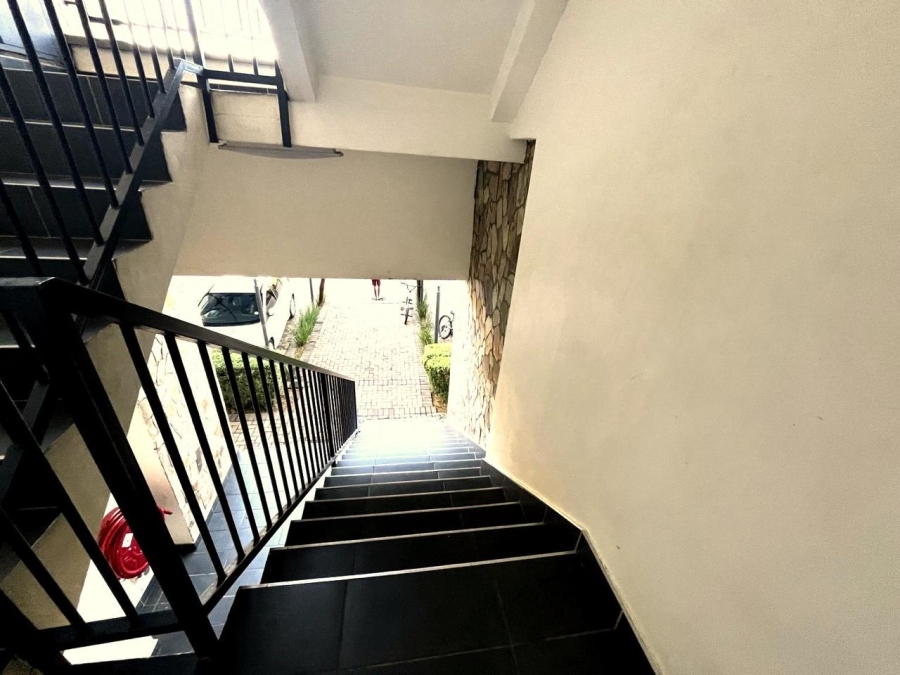To Let 2 Bedroom Property for Rent in Crowthorne AH Gauteng