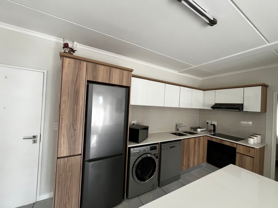 To Let 2 Bedroom Property for Rent in Crowthorne AH Gauteng