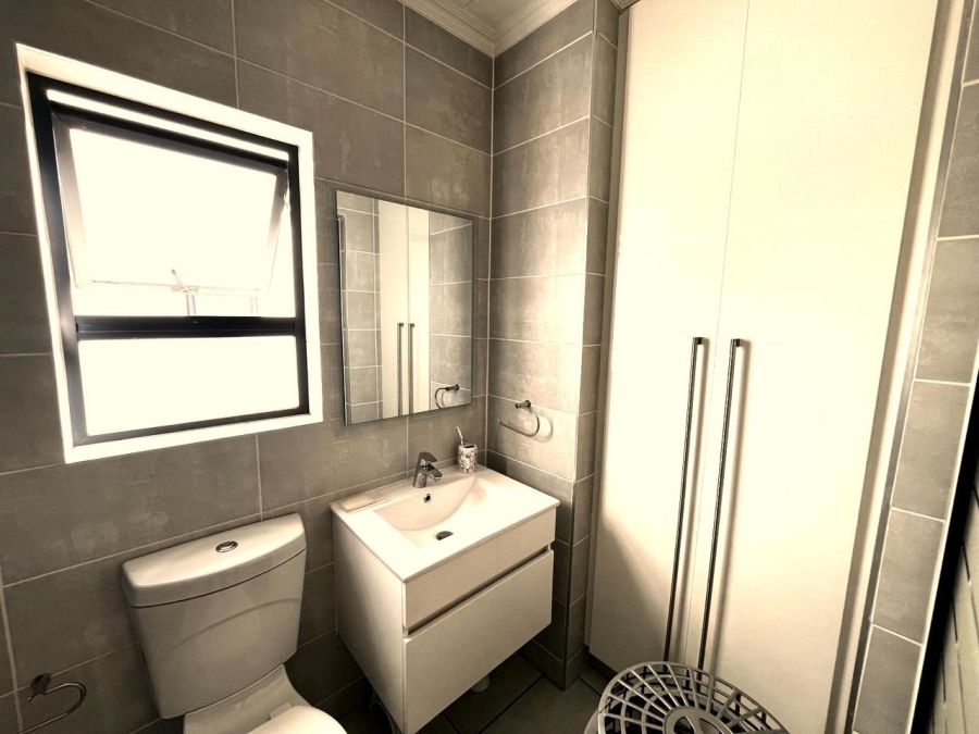 To Let 2 Bedroom Property for Rent in Crowthorne AH Gauteng