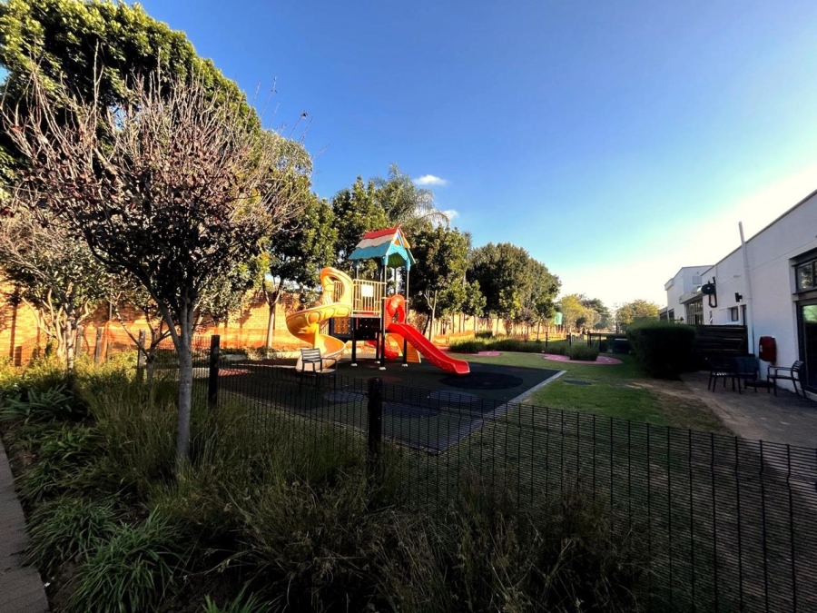 To Let 2 Bedroom Property for Rent in Crowthorne AH Gauteng