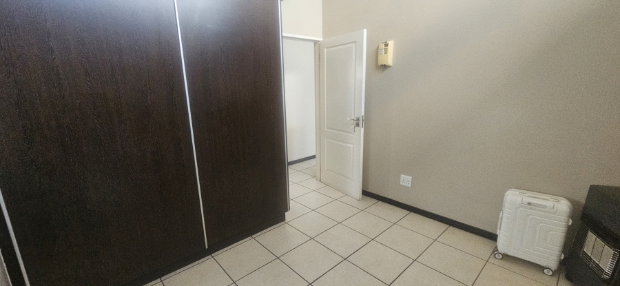 2 Bedroom Property for Sale in Greenstone Hill Gauteng