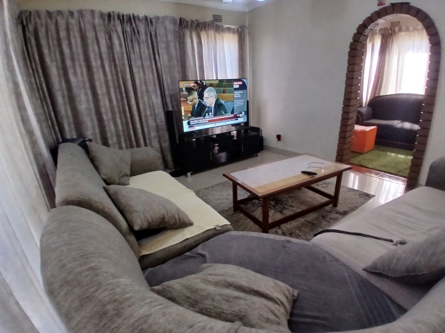 3 Bedroom Property for Sale in Dunnottar Gauteng