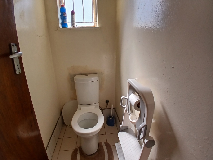 3 Bedroom Property for Sale in Dunnottar Gauteng