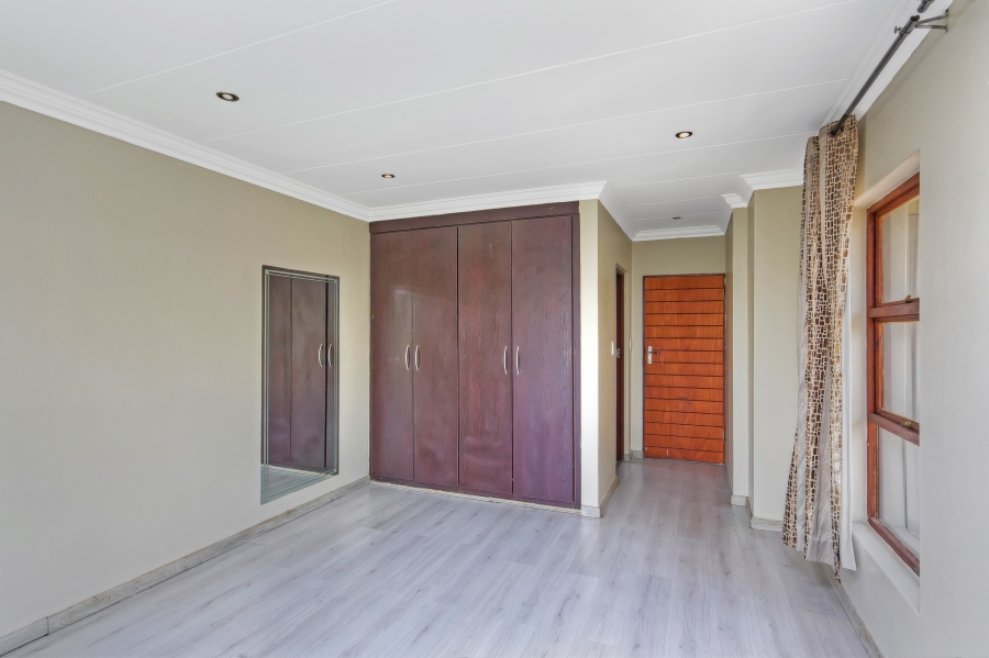 5 Bedroom Property for Sale in Valley View Estate Gauteng