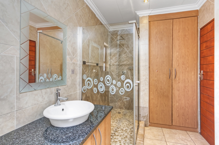 5 Bedroom Property for Sale in Valley View Estate Gauteng