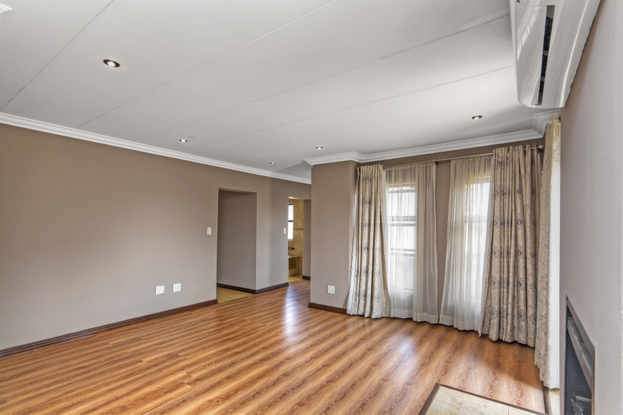 5 Bedroom Property for Sale in Valley View Estate Gauteng