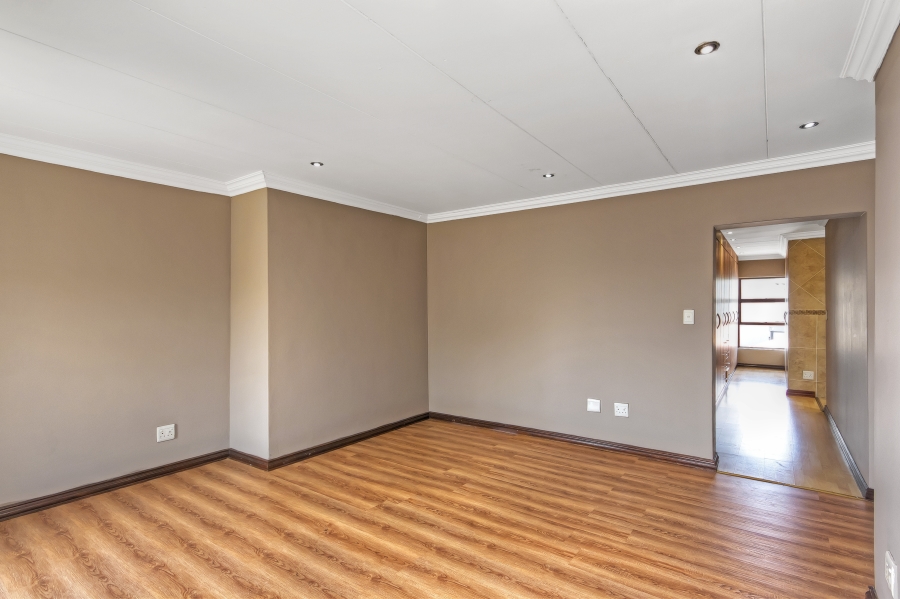 5 Bedroom Property for Sale in Valley View Estate Gauteng