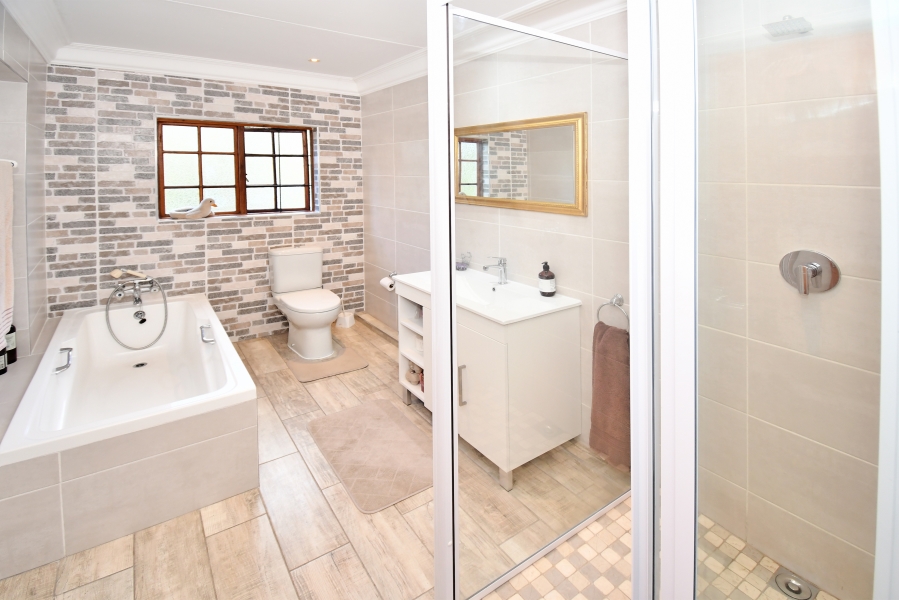 5 Bedroom Property for Sale in Beaulieu Gauteng