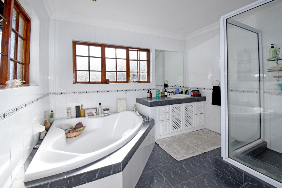 5 Bedroom Property for Sale in Beaulieu Gauteng