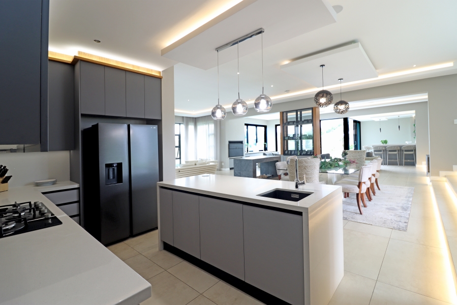 5 Bedroom Property for Sale in Waterfall Country Estate Gauteng