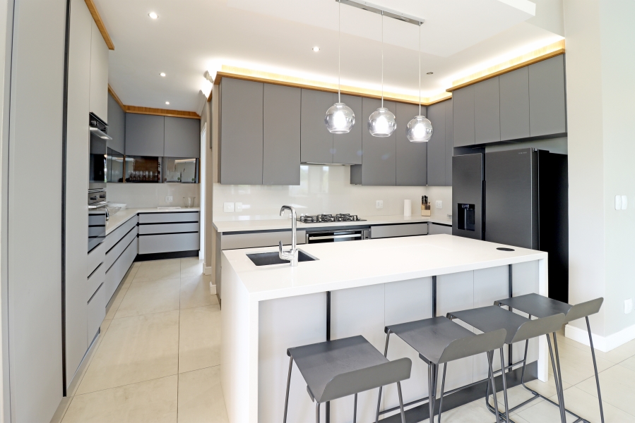 5 Bedroom Property for Sale in Waterfall Country Estate Gauteng