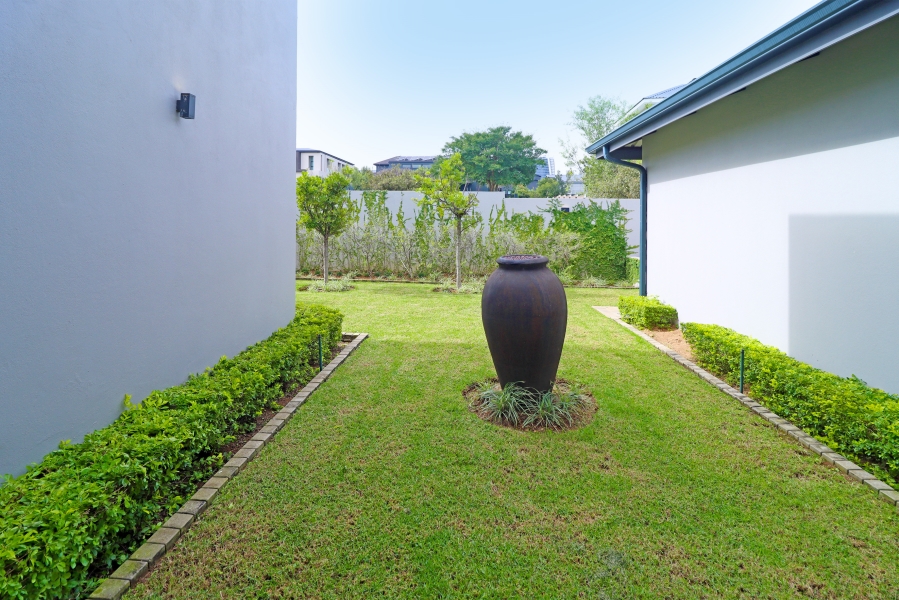5 Bedroom Property for Sale in Waterfall Country Estate Gauteng