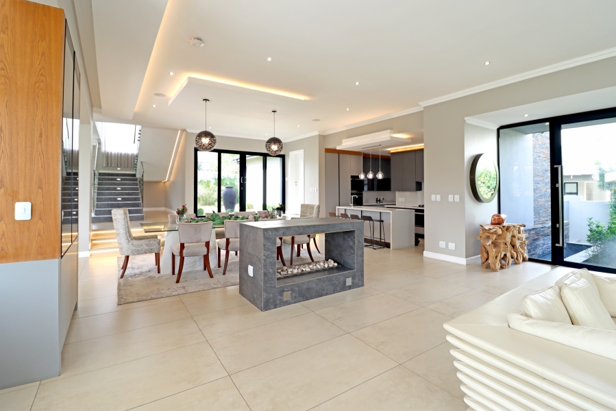 5 Bedroom Property for Sale in Waterfall Country Estate Gauteng