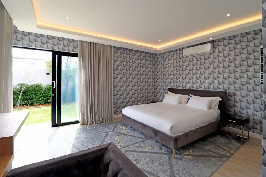 5 Bedroom Property for Sale in Waterfall Country Estate Gauteng