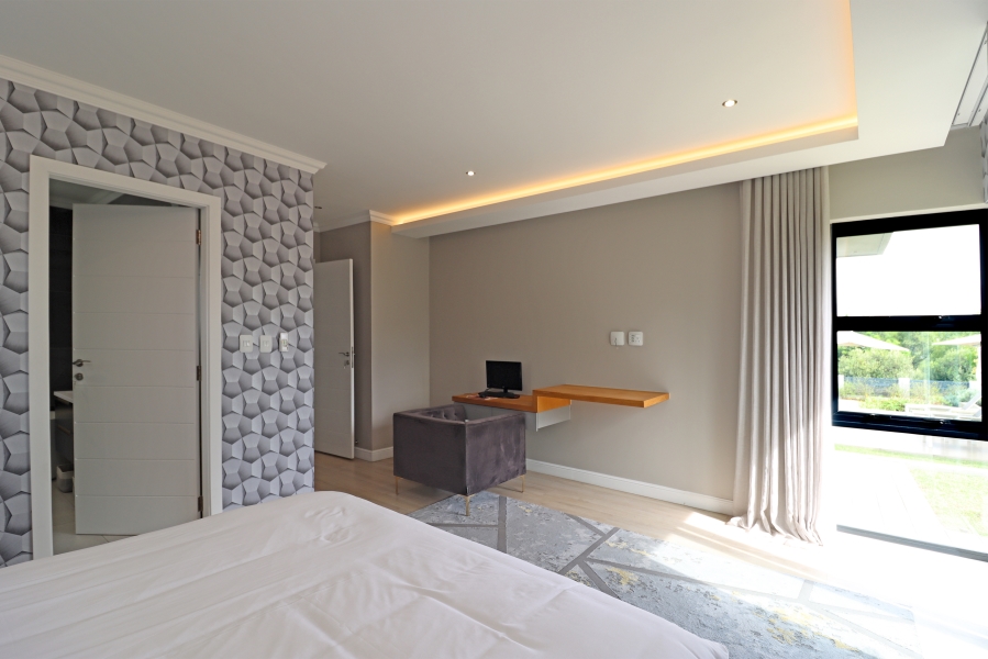 5 Bedroom Property for Sale in Waterfall Country Estate Gauteng