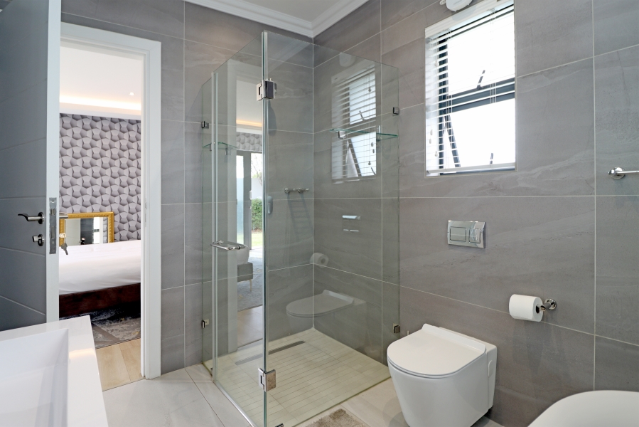 5 Bedroom Property for Sale in Waterfall Country Estate Gauteng