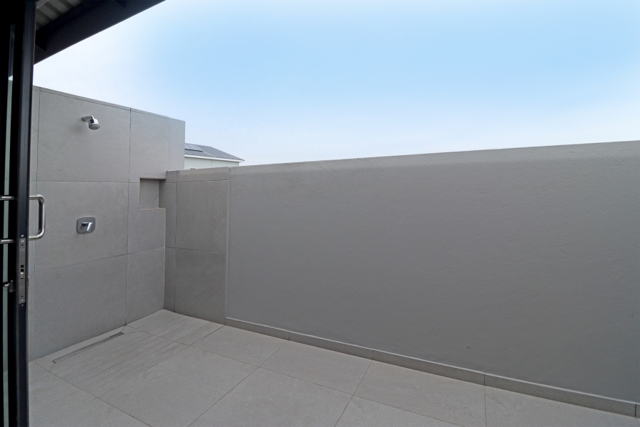 5 Bedroom Property for Sale in Waterfall Country Estate Gauteng