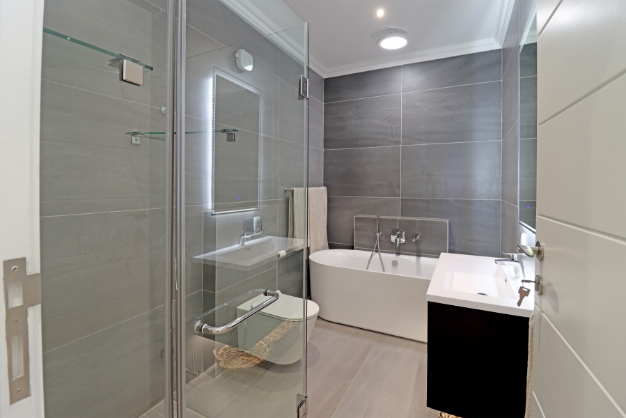 5 Bedroom Property for Sale in Waterfall Country Estate Gauteng