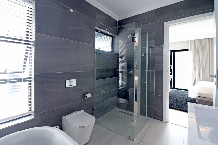 5 Bedroom Property for Sale in Waterfall Country Estate Gauteng