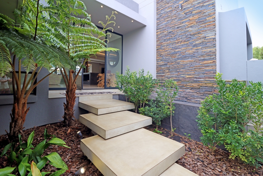 5 Bedroom Property for Sale in Waterfall Country Estate Gauteng